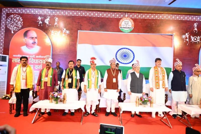 छत्तीसगढ़ के मैनपाट में ‘एक पेड़ माँ के नाम’ से शुरू हुआ भाजपा का तीन दिवसीय सांसद-विधायक प्रशिक्षण वर्ग, जेपी नड्डा ने किया उद्घाटन, बोले– पार्टी केवल संगठन नहीं, बल्कि विचार, मूल्य और सेवा का आंदोलन है