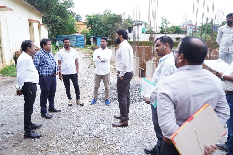 जशपुर में बन रहा है 100 बिस्तरों वाला अत्याधुनिक अस्पताल, कलेक्टर ने निर्माण कार्य का किया निरीक्षण