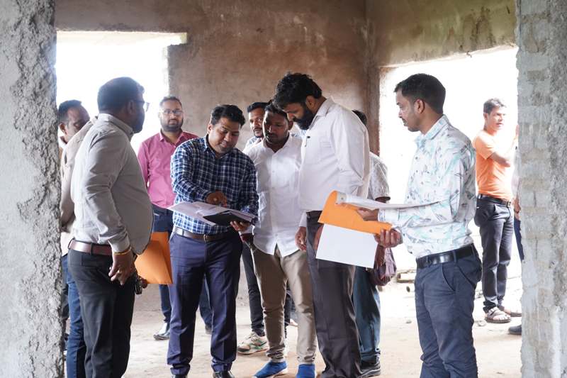 मिनी इंडोर स्टेडियम निर्माण कार्य का कलेक्टर ने किया स्थलीय निरीक्षण, खेल विशेषज्ञों से सुझाव लेकर सुविधाओं को और बेहतर बनाने की पहल