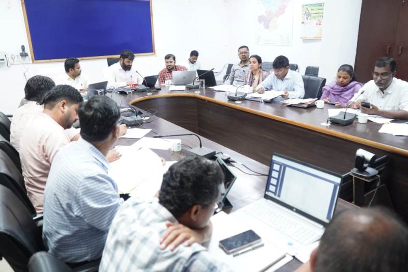 विकास कार्यों में ढिलाई नहीं होगी बर्दाश्त! जशपुर कलेक्टर ने कहा – अधूरे कार्यों पर होगी सीधी कार्रवाई!