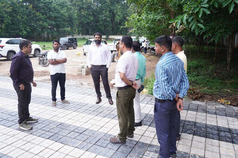 पूर्व पीएम अटल बिहारी वाजपेयी की 100वीं जयंती पर बन रहा अटल परिसर: जशपुर कलेक्टर का निरीक्षण, झूले से लेकर हाई मास्क लाइट तक की तैयारी