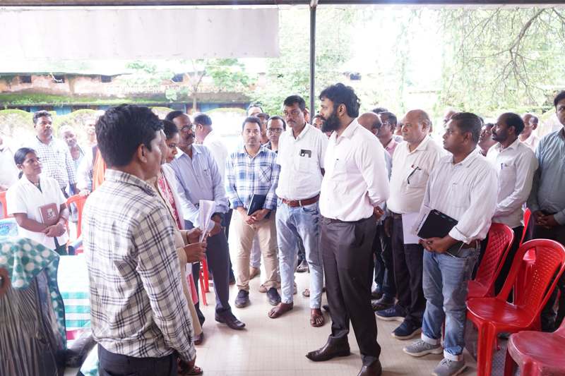 जशपुर कलेक्टर रोहित व्यास ने अंकिरा प्राथमिक स्वास्थ्य केंद्र का निरीक्षण किया, लोगों को बेहतर स्वास्थ्य सुविधाएं उपलब्ध कराने के निर्देश