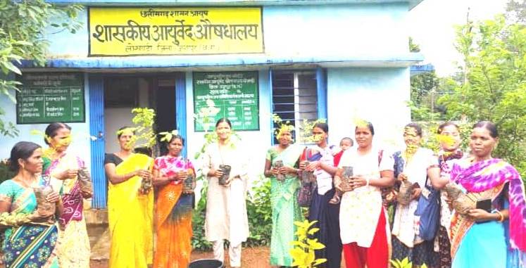 ‘एक पेड़ मां के नाम’ बना प्रकृति और भावनाओं का संगम: जशपुर में 643 औषधीय पौधों ने ली धरती पर सांस