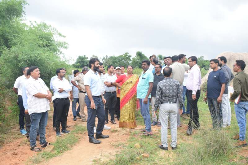 विधायक श्रीमती साय और कलेक्टर ने कोतबा में बनने वाले सीएचसी और हार्टिकल्चर कॉलेज के लिए प्रस्तावित स्थलों का किया अवलोकन