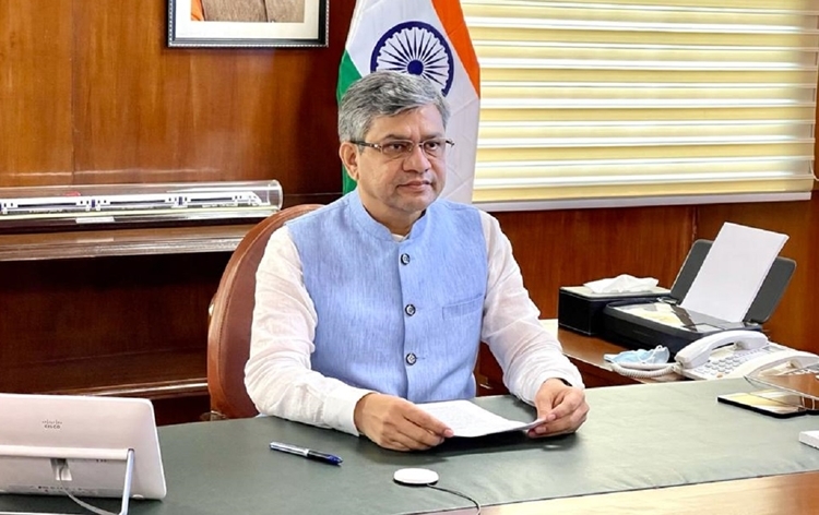 रेल सुरक्षा पर बड़ा एक्शन: रेल मंत्री अश्विनी वैष्णव के निर्देश पर शुरू हुआ मिशन मोड निरीक्षण, 10,000 TVU से ऊपर हर गेट पर होगी इंटरलॉकिंग अनिवार्य