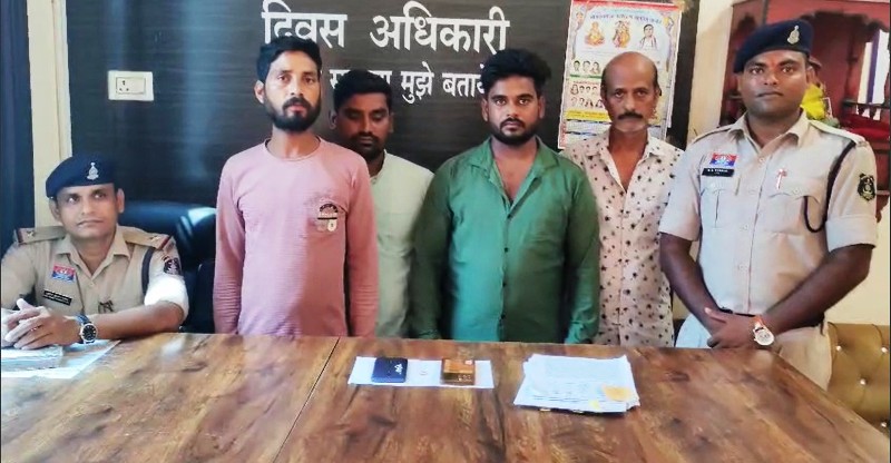 शहर में सोने की चैन छीनने वाले गैंग का भंडाफोड़ : सरकंडा पुलिस ने सुनार समेत पूरे गिरोह को दबोचा, बिलासपुर की सड़कों पर घूम रहे थे झपटमारी के आरोपी, पुलिस ने घेराबंदी कर किया गिरफ्तार, न्यायालय में किया प्रस्तुत.