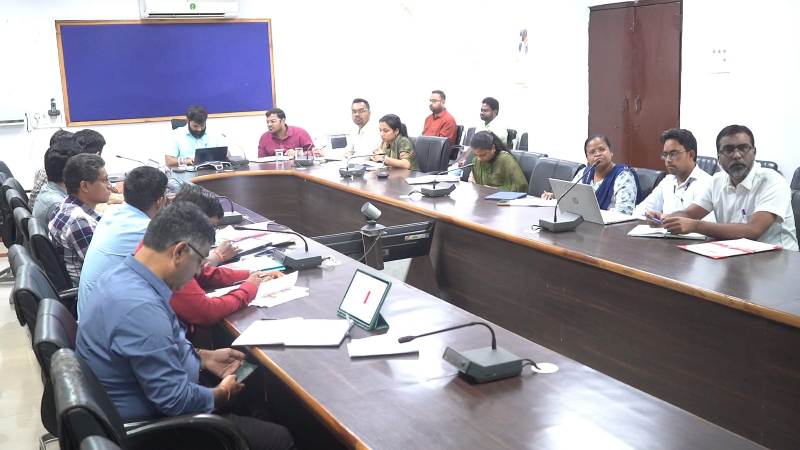 जशपुर कलेक्टर की अध्यक्षता में पंचायत एवं समाज कल्याण विभाग की समीक्षा बैठक संपन्न – स्वसहायता समूहों को आर्थिक रूप से सशक्त करने के निर्देश