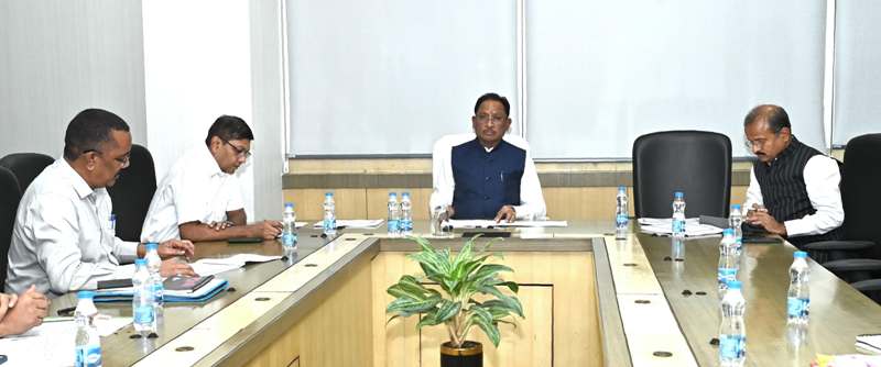 मुख्यमंत्री विष्णु देव साय ने की ग्रामोद्योग विभाग के कार्यों की गहन समीक्षा, कहा- कला को सम्मान और कारीगरों की समृद्धि हमारी प्राथमिकता