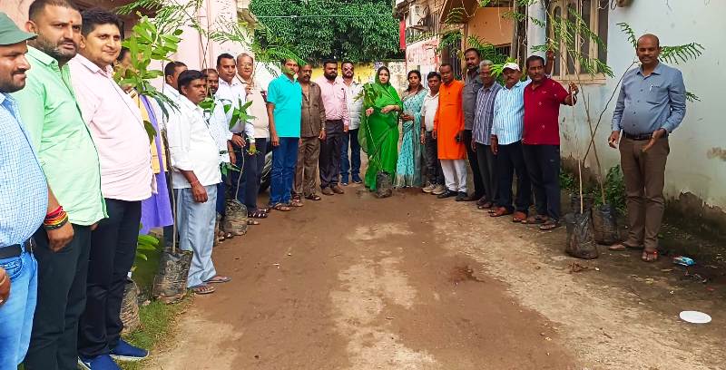 पर्यावरण की रक्षा के लिए प्रियंवदा सिंह जूदेव का अनोखा प्रयास : “‘हर घर एक पेड़’ अभियान को मिला समर्थन, समाज प्रमुखों को सौंपे पर्यावरण सुरक्षा के पौधे, दिया हरियाली बढ़ाने का संदेश”.