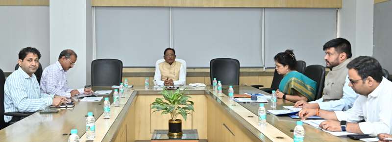 मुख्यमंत्री विष्णु देव साय ने की इलेक्ट्रॉनिक्स एवं सूचना प्रौद्योगिकी विभाग के कार्यों की समीक्षा: बस्तर से सरगुजा तक डिजिटल क्रांति का विस्तार, 5000 मोबाइल टावर का लक्ष्य तय