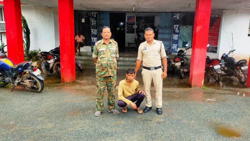 लैलूंगा में जमीन विवाद बना खूनी संघर्ष : बसूला से वार कर सगे भाई की हत्या, आरोपी छोटा भाई अरविंद पैकरा गिरफ्तार, भेजा गया न्यायिक रिमांड पर.