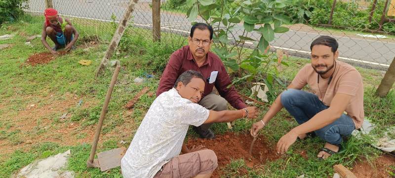 तपकरा, कोनपारा, चोंगरीबहार और कांसाबेल में सहकारी समितियों द्वारा वृक्षारोपण कार्यक्रम सम्पन्न, आदर्श उपविधियों का वाचन भी हुआ
