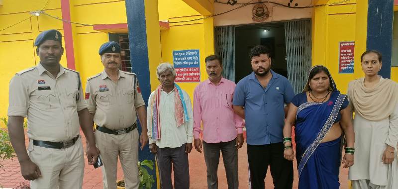 दोपहर के उजाले में शिक्षक का फिल्मी स्टाइल में अपहरण! स्कूल में घुसकर बेरहमी से पीटा, कार में डालकर किया अगवा – पुलिस ने चंद घंटों में चारों अपहरणकर्ताओं को दबोचा!