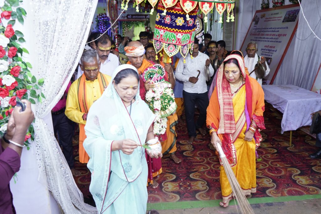 दोकड़ा में श्री जगन्नाथ महाप्रभु जी की बाहुड़ा रथ यात्रा भव्य रूप से संपन्न : मुख्यमंत्री की धर्मपत्नी श्रीमती कौशल्या साय ने निभाई रथ खींचने की रस्म, हजारों श्रद्धालु हुए शामिल, भक्ति-भाव में झूमे श्रद्धालु.