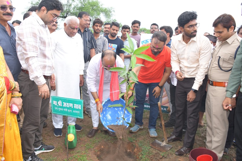 हर आंगन में हरियाली ‘‘एक पेड़ माँ के नाम 2.0 : 50 हजार आवास हितग्राहियों के परिसरों में लगाए गए 01 लाख से अधिक पौधे, गिनीज बुक ऑफ वर्ल्ड रिकॉर्ड में किया गया दर्ज