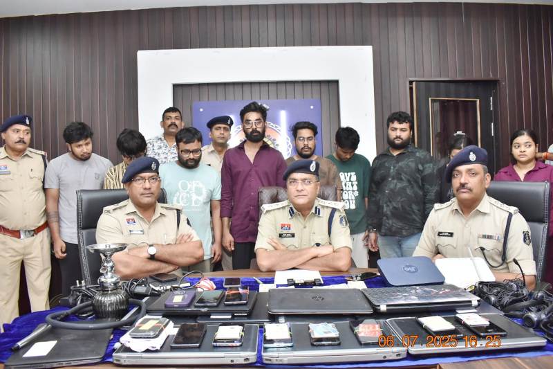 भिलाई से अमेरिका-कनाडा तक साइबर ठगी का जाल: क्रिप्टो करेंसी, टेलीग्राम और वायरस लिंक से करोड़ों की ठगी, 9 आरोपी गिरफ़्तार….पढ़ें विस्तर से…!