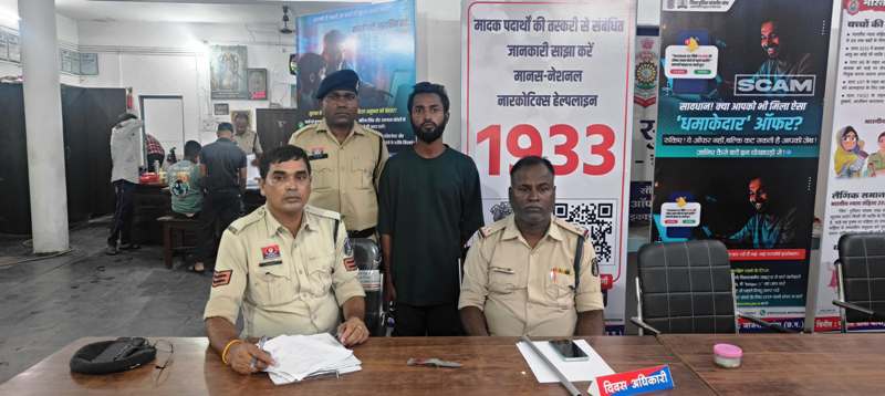 धारदार हथियार से हमला कर फरार हुए आरोपी को पकड़ने में पुलिस को मिली सफलता : मोहल्ले में चाकू लहराते हुए पकड़ा गया राजा साहू, गिरफ्तार कर भेजा गया न्यायिक रिमांड पर.