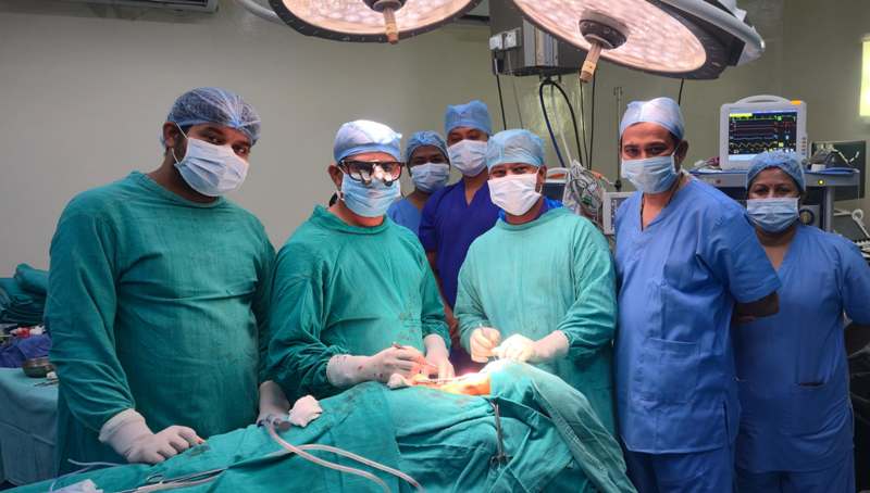 राज्य में पहली बार गले की नस की दुर्लभ कैरोटिड सर्जरी, 70 वर्षीय मरीज को मिली नई ज़िंदगी – रायपुर मेडिकल टीम का चमत्कारी प्रयास