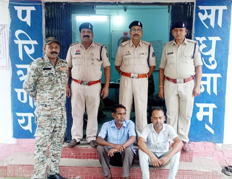 एक ही ऋण पुस्तिका से दो-दो जमानत! कोर्ट में दस्तावेजों की जालसाजी करते रंगे हाथ पकड़े गए दलाल और पट्टाधारी