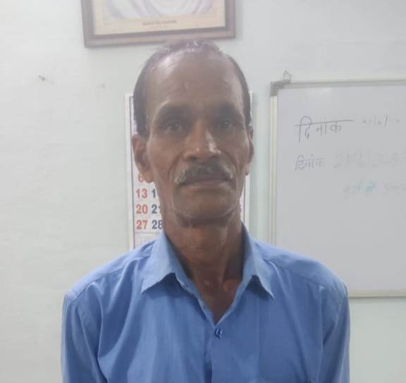 24 साल तक पुलिस को चकमा देने वाला वारंटी निकला शातिर मास्टरमाइंड! SC/ST एक्ट के आरोपी ने बदली पहचान, बन गया गार्ड – अब पहुंचा सलाखों के पीछे