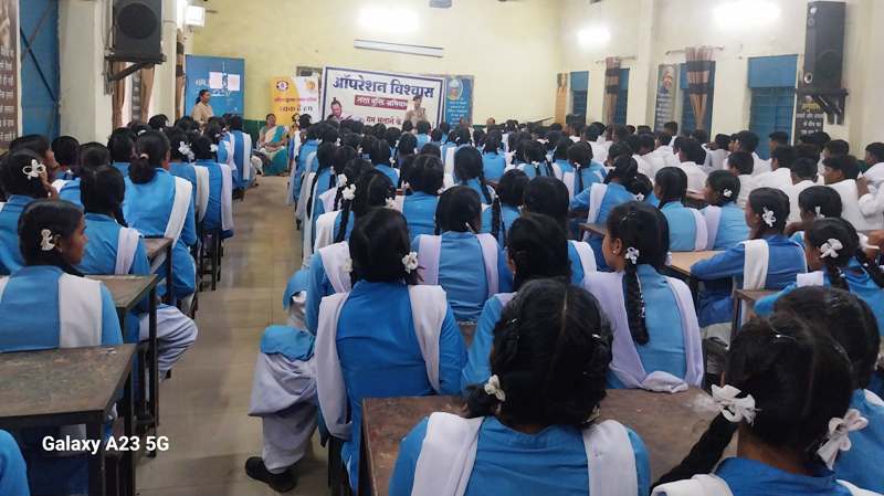 पुलिस की महिला रक्षा टीम ने मरोदा स्कूल में चलाया जागरूकता अभियान : दुर्ग पुलिस ने छात्रों को दी सोशल मीडिया, साइबर और नशामुक्ति की जानकारी, ऑपरेशन विश्वास के तहत महिला सुरक्षा और साइबर अपराध पर जागरूक हुए छात्र, अभिव्यक्ति ऐप का हुआ प्रचार-प्रसार