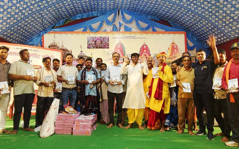 दोकड़ा में रथयात्रा परंपरा चरम पर : जगन्नाथ महाप्रभु ने मां लक्ष्मी को प्रसन्न करने रसगुल्ला भेंट कर किया श्रीमंदिर प्रवेश, रथयात्रा महोत्सव में श्रद्धा और भक्ति की झलक, भागवत पुराण का वितरण और लॉटरी में इलेक्ट्रॉनिक स्कूटी बनी खास आकर्षण.