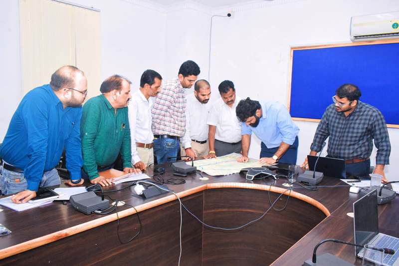 कलेक्टर रोहित व्यास ने जल संसाधन विभाग की ली समीक्षा बैठक, निर्माण कार्यों को गुणवत्ता के साथ समय-सीमा में पूर्ण करने के दिए निर्देश