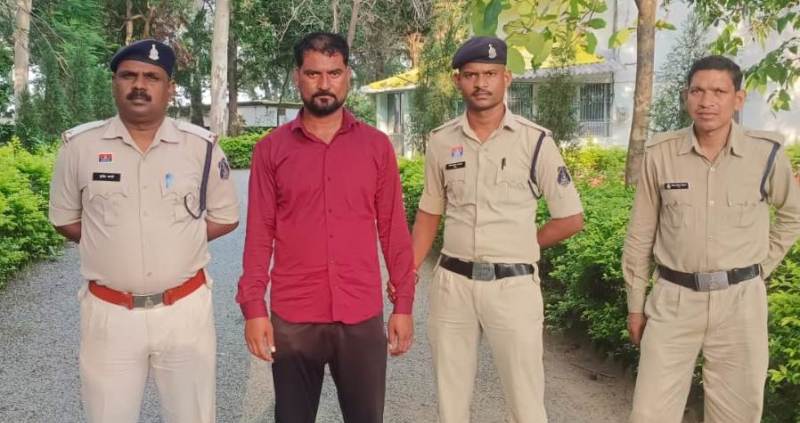 क्रूरता की हद पार: तस्करों ने ठूंस-ठूंस कर पिकअप में भर दिए मवेशी, 1 भैंस की मौत, ₹18 लाख के वाहन, ₹3.60 लाख के मवेशी बरामद – मुख्य आरोपी गिरफ्तार, अन्य अंधेरे में फरार!