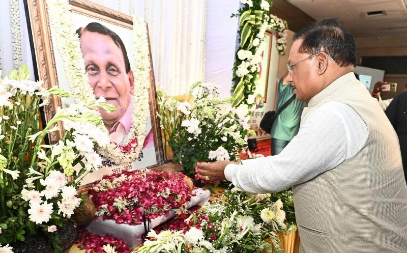 हास्य कविता का सूरज अस्त हुआ! पद्मश्री सुरेंद्र दुबे के निधन पर मुख्यमंत्री साय ने भावुक होकर कहा – ‘हँसी की आवाज़ आज मौन हो गई’