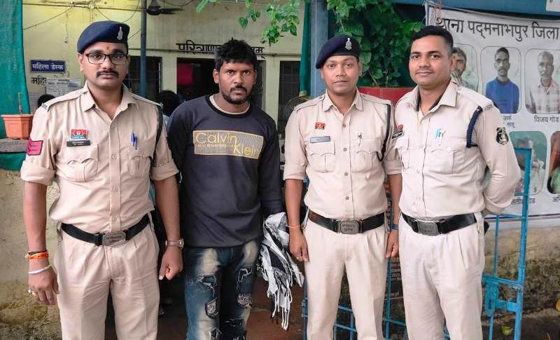 काम छुड़वाने के विवाद में युवक पर प्राणघातक हमला : कांच की बोतल से किया गया जानलेवा हमला, फरार आरोपी विजय कुर्रे एक माह बाद गिरफ्तार कर भेजा गया जेल.