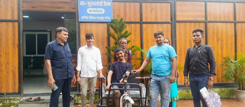 सीएम कैंप कार्यालय बगिया में दिव्यांग दीपेश्वर को मिला तत्काल ट्राई सायकल, मुख्यमंत्री विष्णुदेव साय का जताया आभार, चलने-फिरने में हो रही थी परेशानी, अब जिंदगी होगी आसान