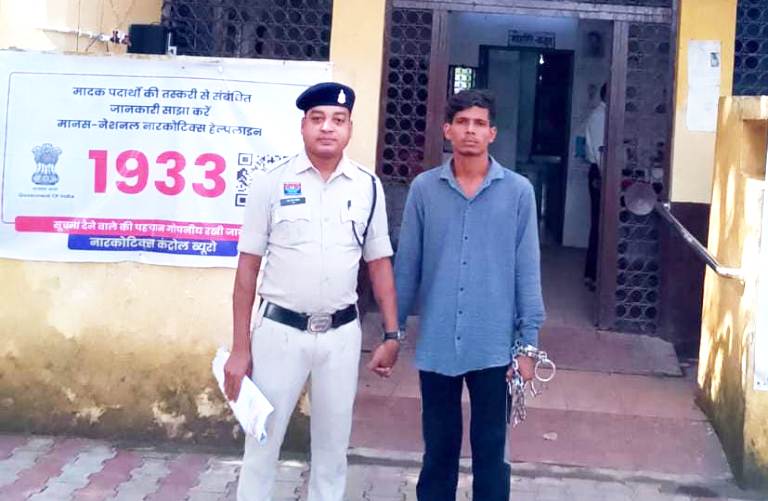 ई-कॉमर्स की आड़ में नशे का धंधा! पुलिस ने किया खुलासा, मोबाइल नंबर से पकड़ा गया आरोपी