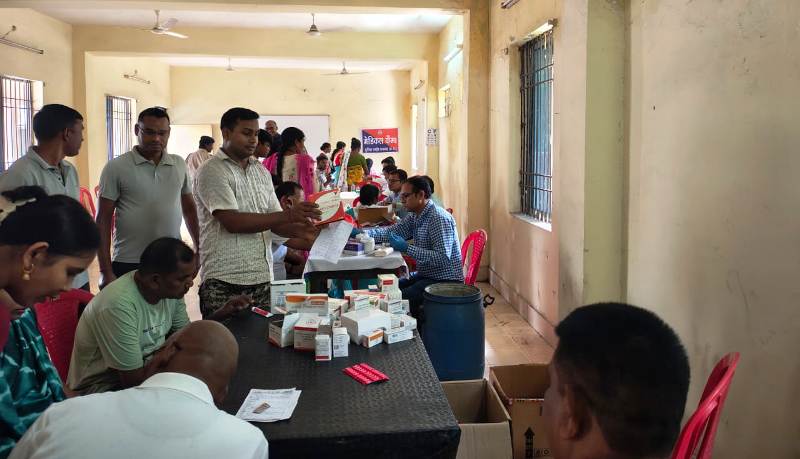 रायगढ़ पुलिस लाइन में लगा हेल्थ कैंप : 143 पुलिसकर्मी और परिजनों का मुफ्त स्वास्थ्य परीक्षण, पुलिसकर्मियों की सेहत पर फोकस, विशेषज्ञ डॉक्टरों की टीम ने की जांच, एसपी ने किया निरीक्षण.