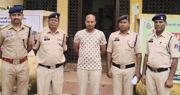 आरक्षक हेमंत नायक ने वर्दी की गरिमा को किया तार-तार — फर्जी आईडी, माइक-स्पीकर, घूसखोरी से रचा हाई-टेक घोटाला, गिरफ्तार कर सेवा से किया गया बर्खास्त