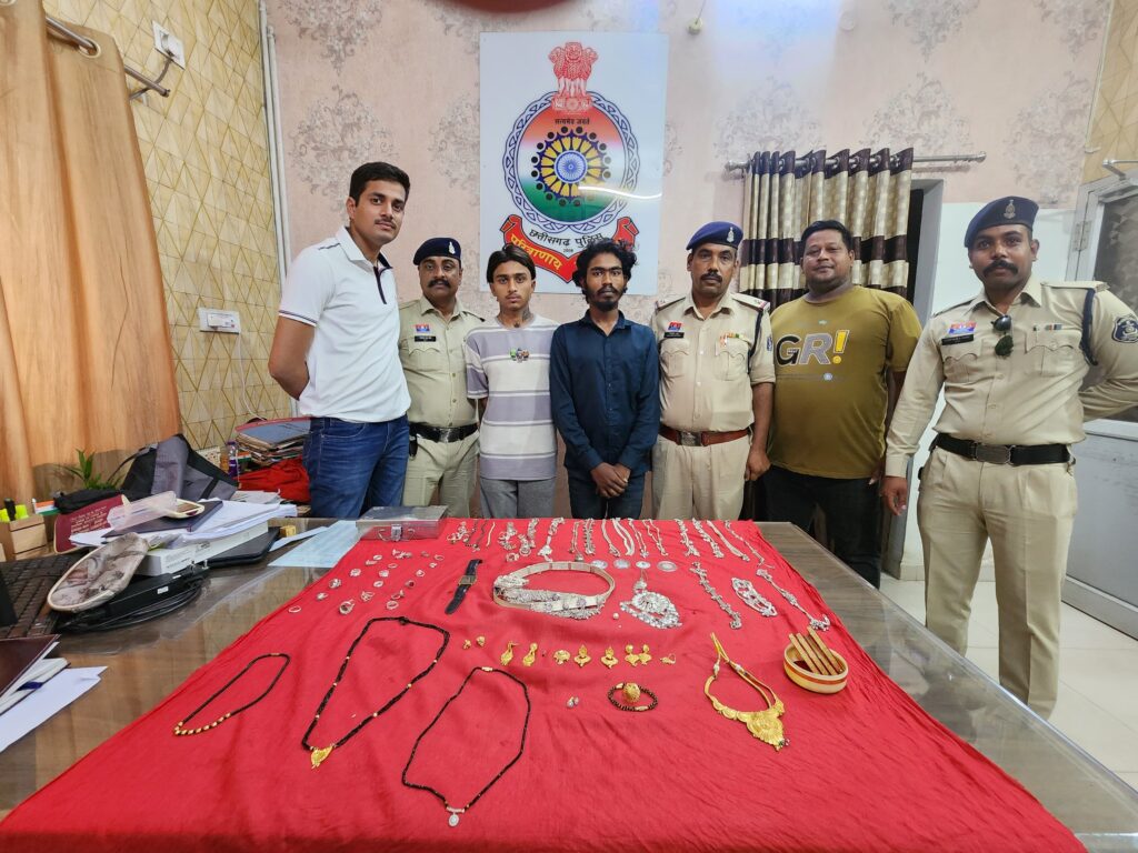 सूने मकान में बड़ी चोरी का खुलासा : कबीर नगर में बड़ी वारदात का पर्दाफाश, 7.5 लाख का माल बरामद, हत्या-बलात्कार मामलों का कुख्यात अपराधी लल्ला उर्फ आकाश फरार आरोपी सहित तीन गिरफ्तार, की गई कार्यवाही.