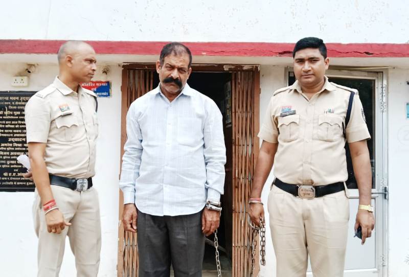 पुलिस नौकरी का सपना दिखाकर नरपिशाच ने युवती से किया बलात्कार — अश्लील वीडियो बनाकर करता था ब्लैकमेल, रायपुर से चन्द्रमा मिश्रा गिरफ्तार!