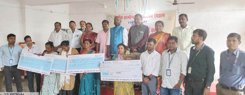 जशपुर : मनोरा में मुद्रा लोन एवं बैंक क्रेडिट मेला का हुआ आयोजन, बैंक लिंकेज के तहत 36 समूहों का 1.35 करोड़ की प्रदान की गई स्वीकृति