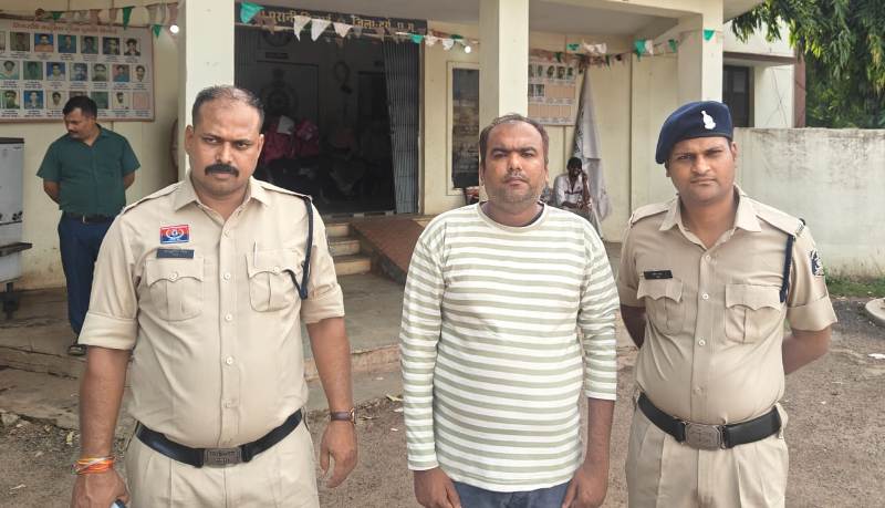 शोरगुल से परेशान बुजुर्ग ने की आत्महत्या, सुसाइड नोट में लिखा — गोल्डी वर्मा की प्रताड़ना बनी मौत की वजह, गिरफ्तार!