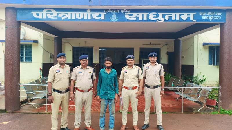 24 घंटे में अंधे कत्ल की गुत्थी सुलझी : प्रेम संबंधों में शादी का दबाव बना जानलेवा, प्रेमिका ने मांगी शादी, प्रेमी ने ली जान, नंदिनी टाउनशिप में महिला की हत्या का चौंकाने वाला खुलासा, आरोपी प्रेमी गिरफ्तार, की जा रही वैधानिक कार्यवाही.