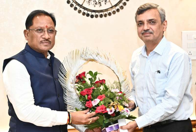 मुख्यमंत्री श्री साय से भारत सरकार में भूमि संसाधन सचिव ने की सौजन्य भेंट, भू-अभिलेख सुधार, डिजिटल सर्वे और राजस्व न्यायालयों में मामलों के त्वरित निराकरण को लेकर हुई विस्तृत चर्चा