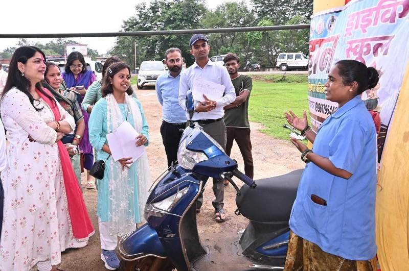 “स्कूटी दीदी” बनीं आत्मनिर्भर भारत की प्रतीक – मुख्यमंत्री विष्णु देव साय ने सराहा एनु का जज़्बा, भारत सरकार के ग्रामीण विकास मंत्रालय ने की सराहना