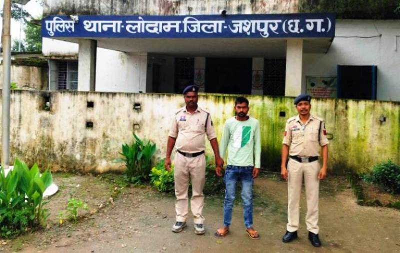 ऑपरेशन शंखनाद में बड़ी सफलता : 70 किमी पीछा कर जशपुर पुलिस ने पकड़ा कुख्यात गौ-तस्कर महताब खान, बोलेरो से झारखंड ले जाए जा रहे मवेशियों के साथ गौ-तस्कर गिरफ्तार.