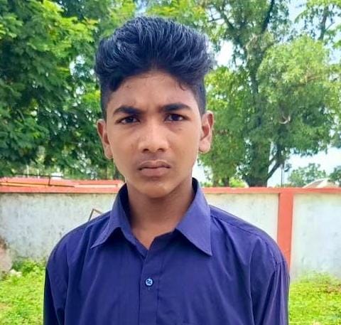 जब शिक्षा बनी उम्मीद की किरण: बस्तर के दुर्गम गांव पूवर्ती से माडवी अर्जुन ने रचा नवोदय चयन का इतिहास