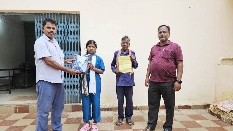 दुख की दरार में मुख्यमंत्री बने उम्मीद की दीवार: त्रासदी की मारी बालिका ज्योति को मिला सहारा, शिक्षा और भविष्य अब सरकार के संरक्षण में