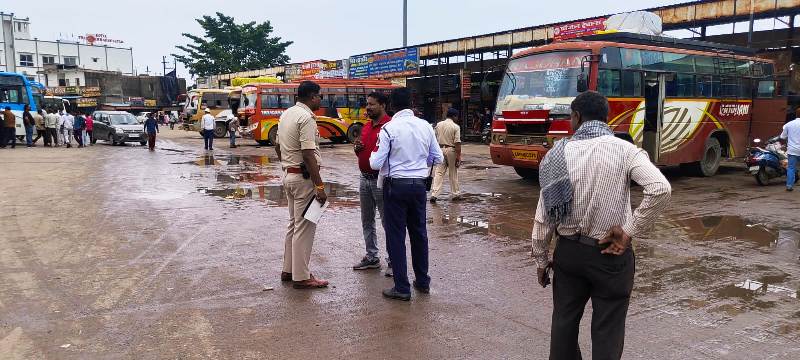 सरगुजा पुलिस की बड़ी कार्यवाही : सरगुजा में प्रेशर हॉर्न पर नकेल, बसों से हटवाए तेज़ आवाज़ वाले हॉर्न, प्रेशर हॉर्न लगाने वाले 25 बस चालकों से वसूले ₹50,000, चालकों को दी गई चेतावनी.