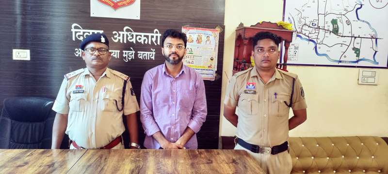 CRIME NEWS : पैसे का लालच, फिर होटल में बुलाकर शर्मनाक हरकत, छात्रा से छेड़छाड़ का आरोपी चढ़ा सरकंडा पुलिस के हत्थे, हरियाणा से बिलासपुर आया था युवती को फंसाने, सरकंडा पुलिस ने आरोपी को गिरफ्तार कर न्यायालय में किया प्रस्तुत.