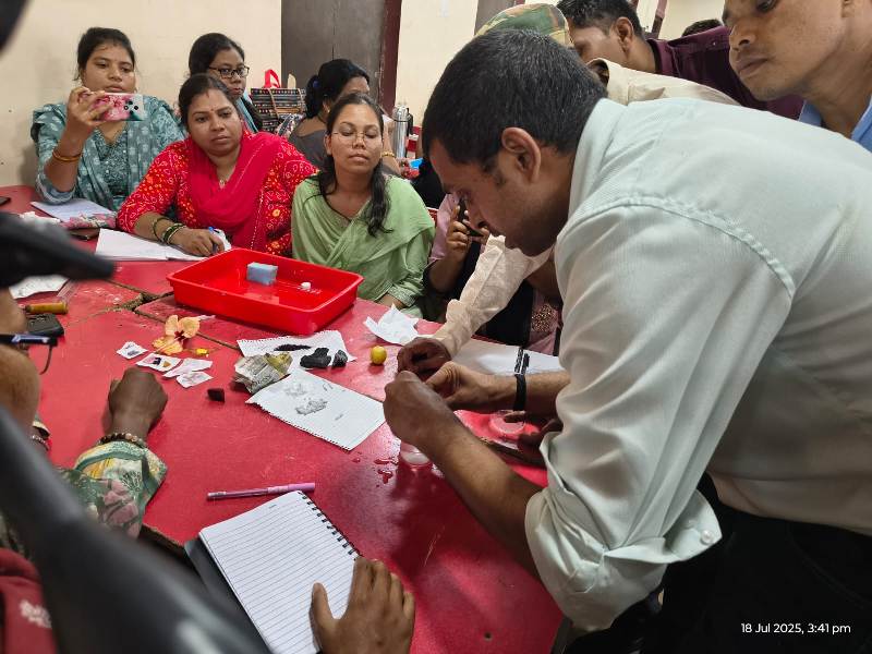 जशपुर में विज्ञान शिक्षकों की सोच में आया प्रयोगों का विस्फोट: डिप्टी कलेक्टर प्रशांत कुशवाहा ने करवाया ऐसा प्रशिक्षण, जिसने बदल डाली पढ़ाने की परिभाषा