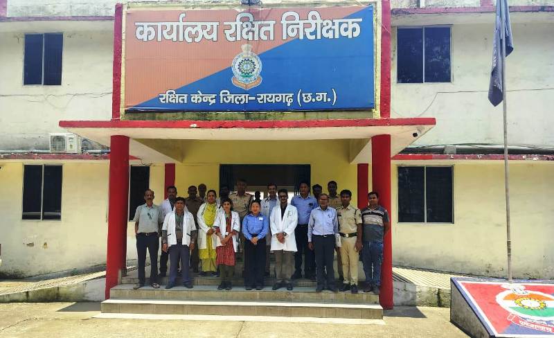 रायगढ़ पुलिस लाइन में स्वास्थ्य शिविर का आयोजन : एसपी दिव्यांग पटेल की पहल पर लगा स्वास्थ्य शिविर, पुलिस परिवारों को मिली निःशुल्क चिकित्सा सेवा, 198 पुलिसकर्मी व परिजन हुए लाभान्वित.