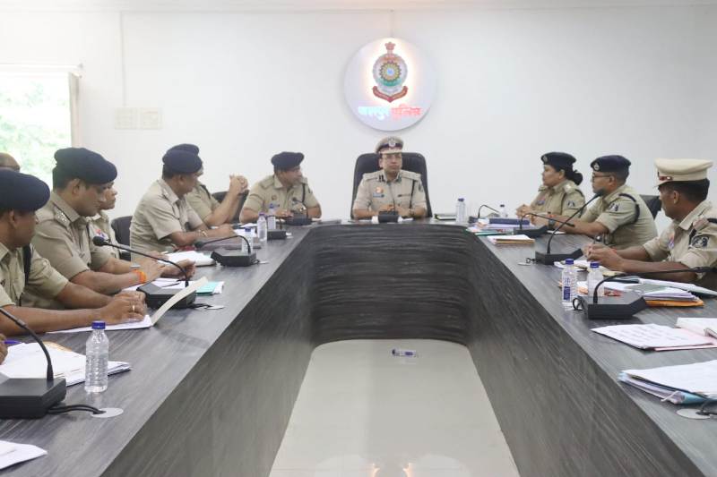 क्राइम मीटिंग SSP शशि मोहन सिंह की सख्त चेतावनी! मेडिकल स्टोर पर नशीली दवाएं बिना पर्ची के बेचीं तो होगी गिरफ्तारी, अवैध प्रवासियों, साइबर फ्रॉड, नशा और महिला अपराधों पर ज़ीरो टॉलरेंस नीति लागू, — दिए निर्देश – नशा, घुसपैठ, साइबर ठगी, महिला अपराध और VIP सुरक्षा पर कार्रवाई में लापरवाही नहीं होगी बर्दाश्त