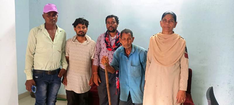 तकनीक और संवेदनशीलता का अनूठा संगम : रायपुर पुलिस की तत्परता से मिला 75 वर्षीय बुजुर्ग अपने परिवार से, डायल 112 और CCTNS सिस्टम बना जीवन का सहारा, गुम बुजुर्ग को उनके बेटे से मिलाया रायपुर पुलिस ने.